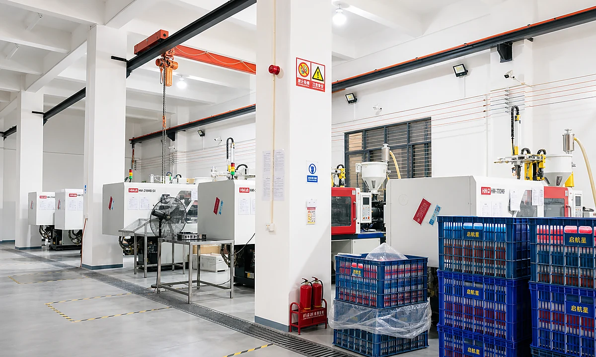 Clean injection molding workshop for OEM fidget toy production